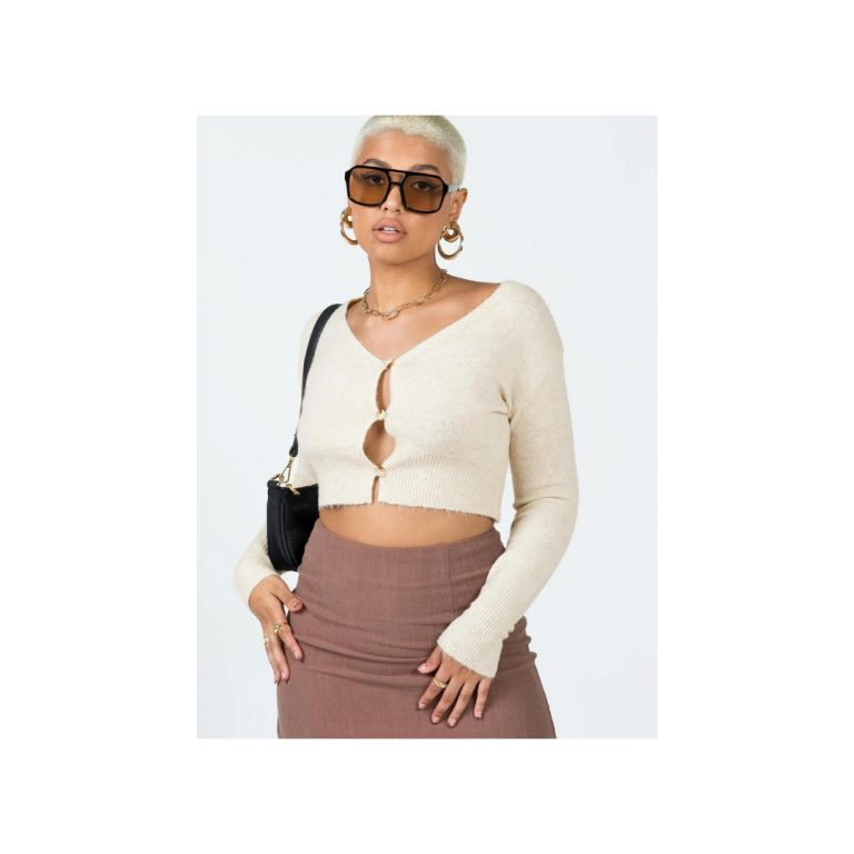 1-modelinfo-Sarah-us4_c9764617-c046-46ef-858e-f47771f6ee86_1800x.progressive